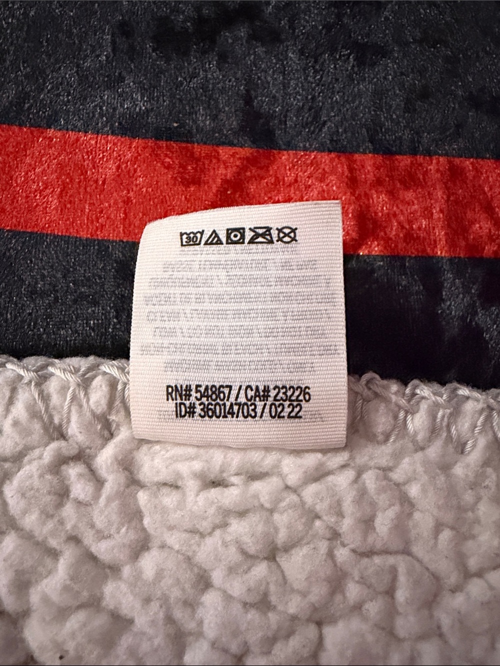 PINK Victoria's Secret Gray & White P Logo Plush Throw Blanket - Picture 4 of 4